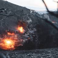 Na návrat více než 400 obyvatel, kteří se před požárem evakuovali, je podle úřadů ještě příliš brzy.