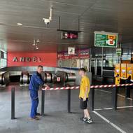 Plošný výpadek elektřiny zasáhl část Libereckého, Ústeckého či Středočeského kraje a pravobřežní část Prahy. Omezení se však pochopitelně dotkla i dopravy na levé straně hlavního města. Nejezdilo metro.