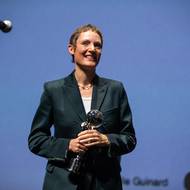 Herečka Vicky Krieps převzala cenu prezidenta.