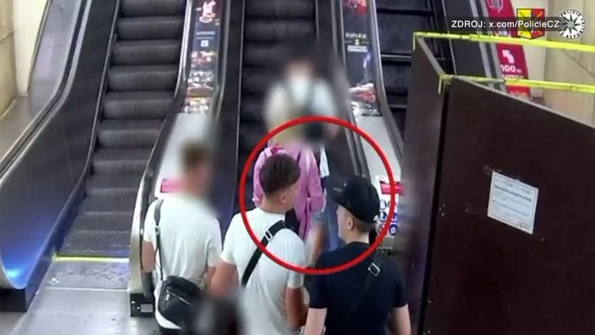 Stanice metra Staroměstská zůstane po požáru uzavřená asi měsíc