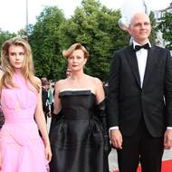 Herečka Jitka Schneiderová (uprostřed), její partner Lukáš Pitter a dcera Sofie Anna Švehlíková.