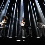 Ceremoniál ve velkém sále hotelu Thermal začal za zvuku soundtracku ze sci-fi Interstellar.