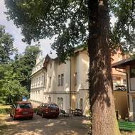 Bývalá restaurace V Zátiší (Na Dlouhé mezi č. 19).