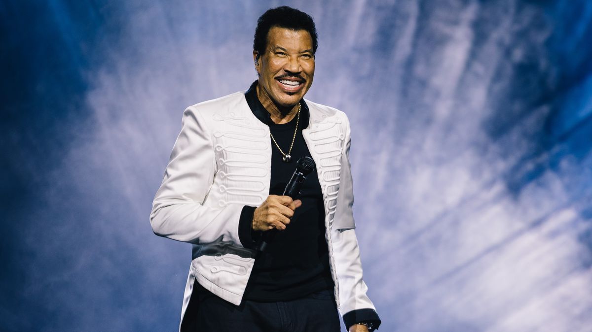 Recenze: Lionel Richie v Praze zpíval hity 80. let