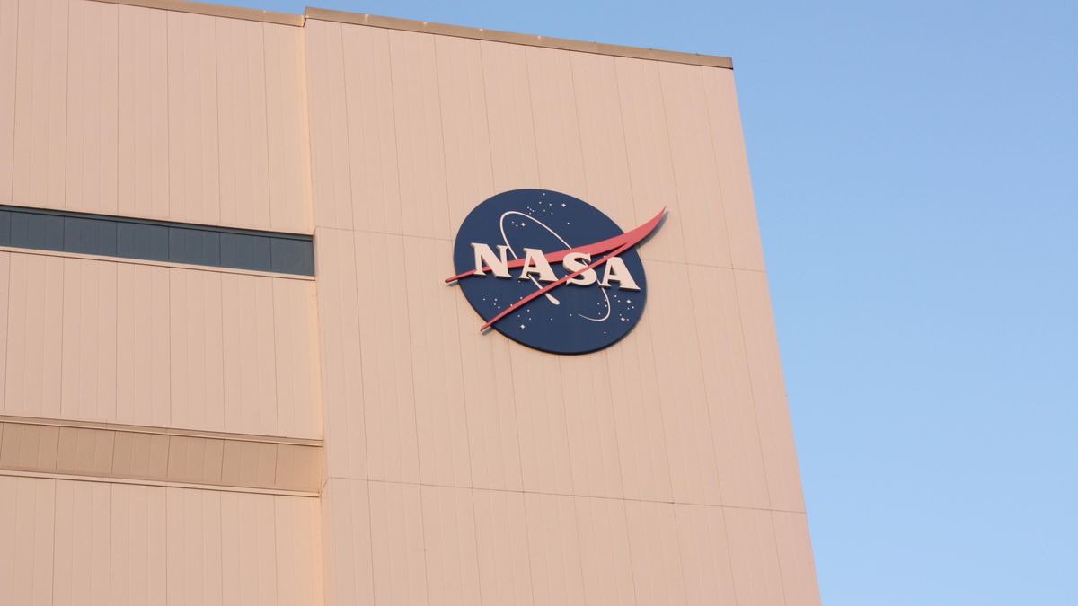 Z NASA kvůli vládním škrtům odejde asi 2150 vysoce postavených zaměstnanců