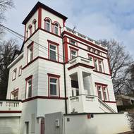 Neorenesanční vila (Na Dlouhé mezi č. 15).