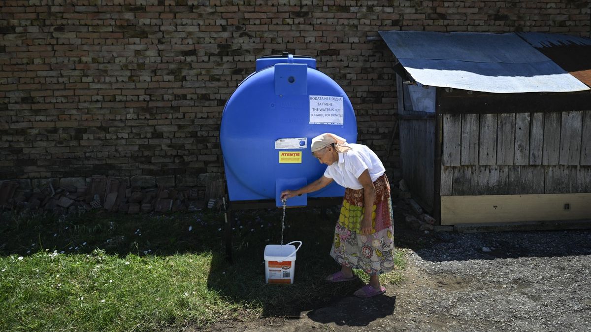 Fotky: Nežádáme o bazén, jen normální život. Bulharské vesnice nemají vodu