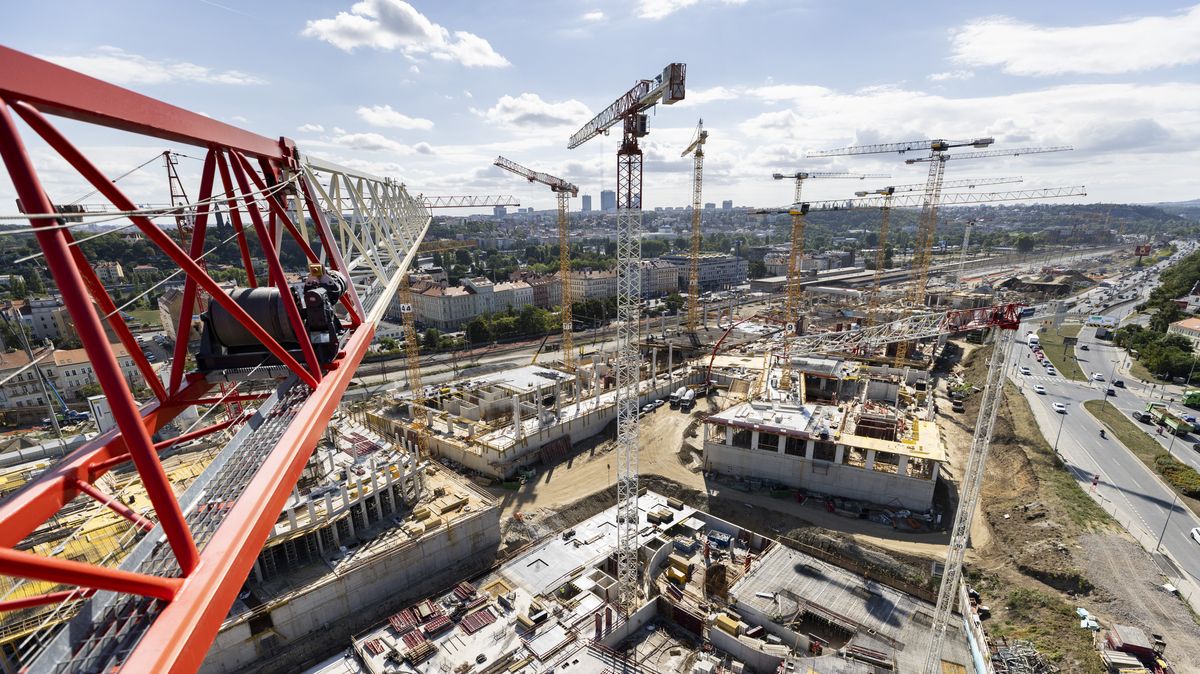 Pohled z jeřábu. Fotky největšího staveniště v novodobé historii Česka