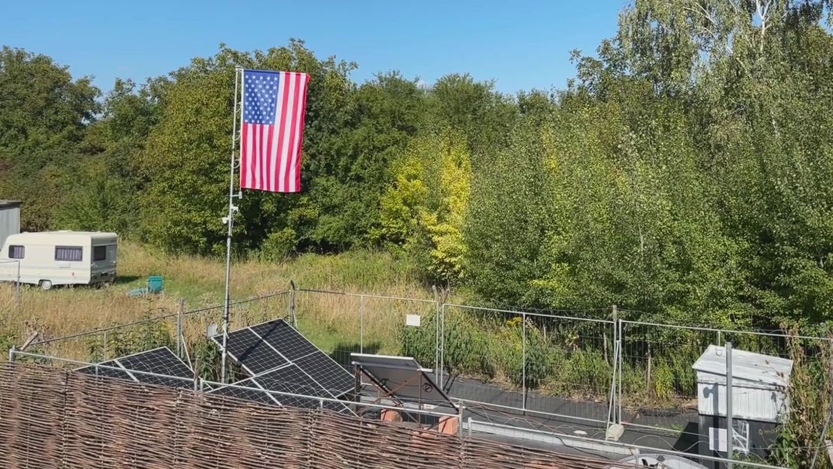 Chorály v nekonečné smyčce. Sousedské spory přerostly v „náboženský teror“