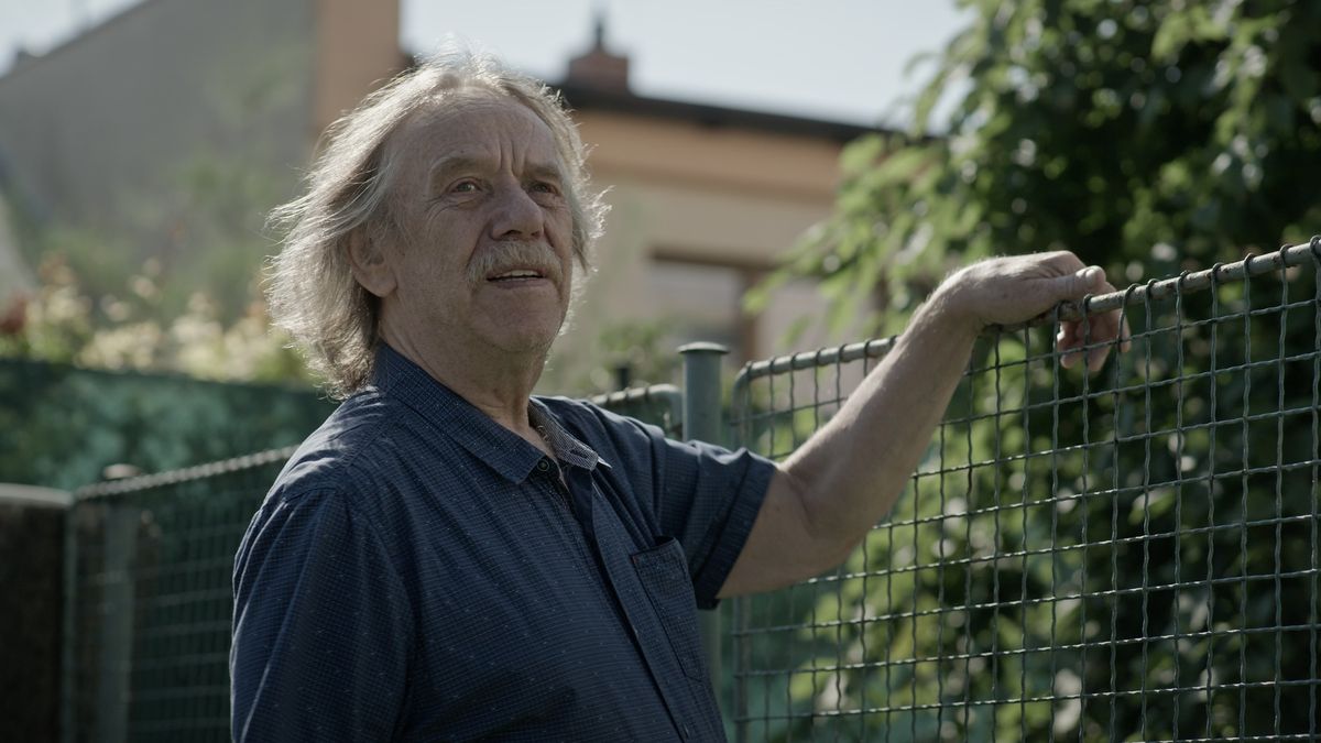 „Já se k mocným nelísám.“ Nový film oslavuje Nohavicu