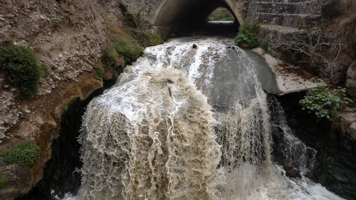 Fotky: Toxický koktejl mezi USA a Mexikem. Voda tu znečišťuje i ovzduší