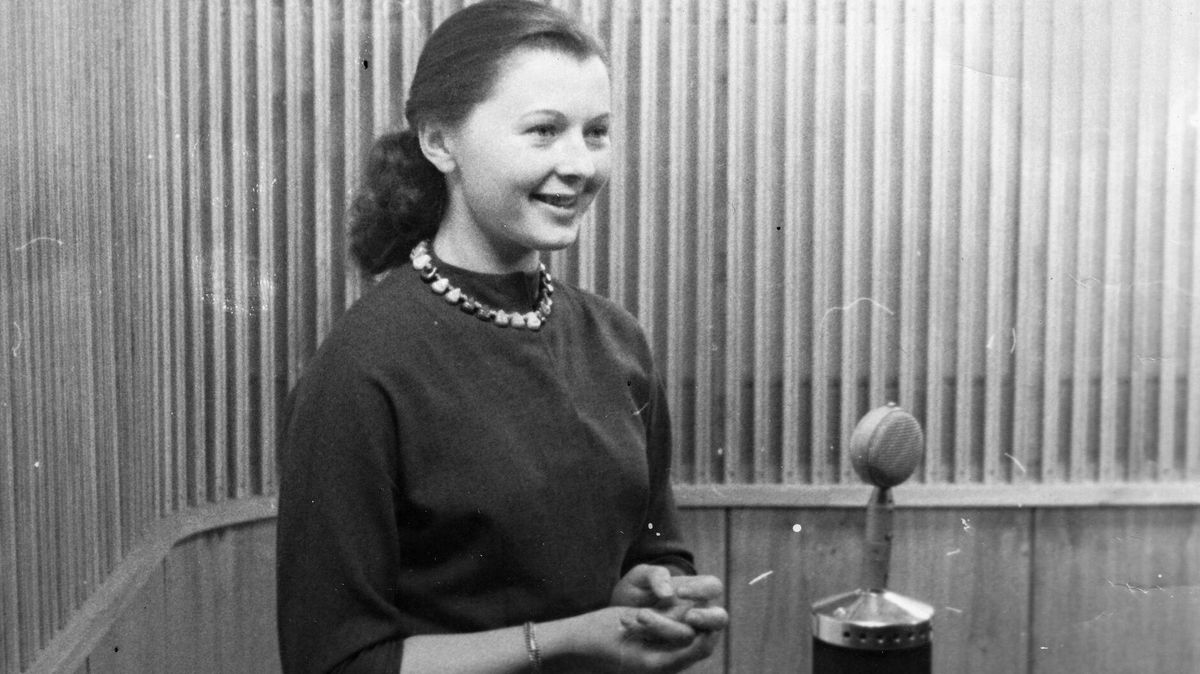 Rozhlasačky proti tankům: Lidé stáli u tlampačů, poslouchali hymnu a brečeli. My také