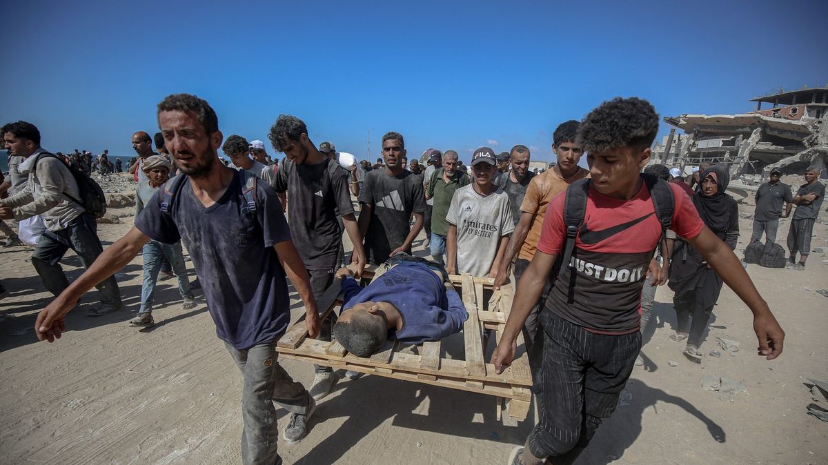 Civilní obrana tvrdí, že v Pásmu Gazy v úterý zahynulo 68 Palestinců