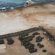 Vědci podél peruánského pobřeží Tichého oceánu bijí na poplach, že je třeba přijmout další opatření na ochranu mořských ptáků, lachtanů a tučňáků. Jejich přežití ohrožují klimatické změny, nemoci a nadměrný rybolov.