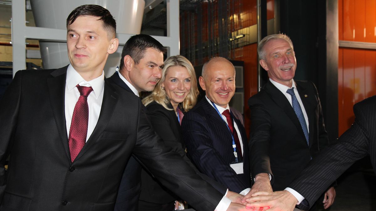 Pobočku v Rusku jsme prodali, tvrdí firma. Součástky do ní proudily dál