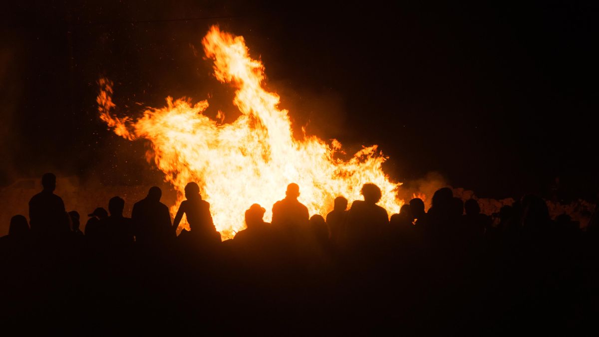 U Višňové se sešli neonacisté s pohanskými zvyky, slavili zde slunovrat