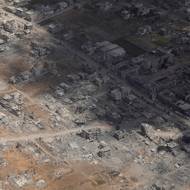 Na nový návrh dohody o příměří, který vypracovali egyptští a katarští zprostředkovatelé nepřímých jednání mezi Izraelem a Hamásem, se vláda premiéra Benjamina Netanjahua prozatím rozhodla neodpovídat. Hnutí Hamás v pondělí s podmínkami souhlasilo.