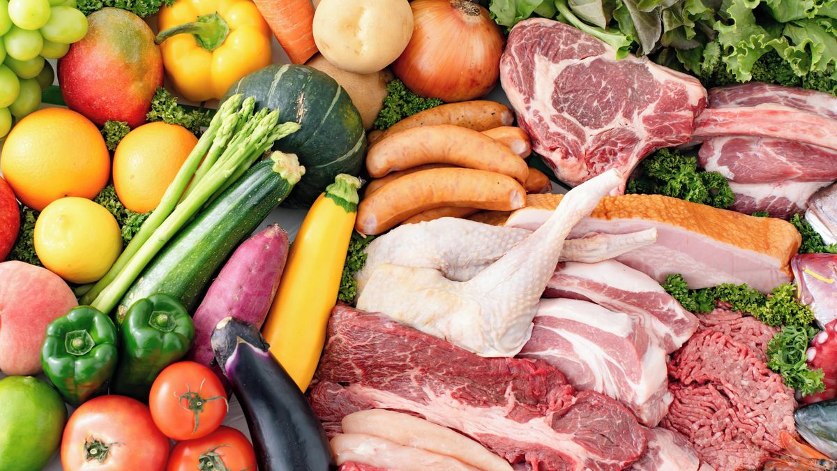 Záplava zeleniny, nedostatek masa. S cenami potravin hýbe mor i úroda