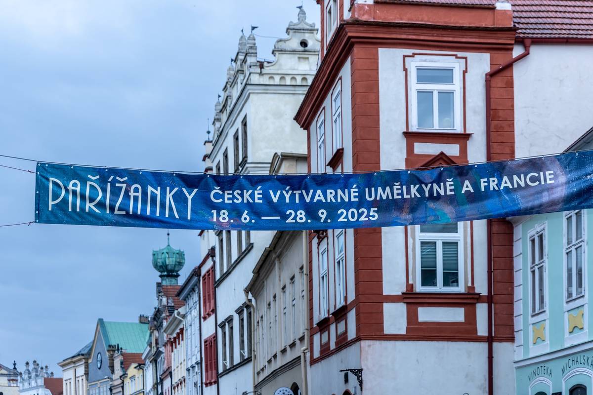 Objevnou výstavu děl pozapomenutých malířek a sochařek, které inspirovala Paříž, připravila Severočeská galerie výtvarného umění v Litoměřicích.