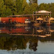 Areál Lodičky Dokořán leží i slepého ramena Olše na konci zámeckého parku – patří k němu bistro i sportovní a kulturní akce.
