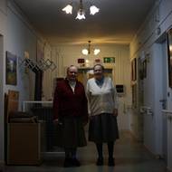 Německo v minulém volebním období vyplatilo obětem trýznění v osadě odškodnění v přepočtu 50 milionů korun.