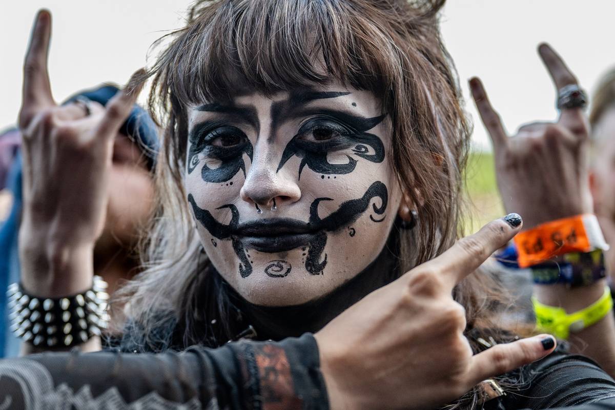Více než 140 umělců vystoupí na 28. ročníku festivalu extrémní hudby Brutal Assault, který tuto středu začal v barokní pevnosti Josefov v Jaroměři.