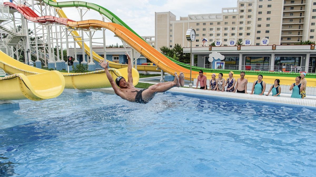 První turisté ohodnotili resort v KLDR. Prázdné pláže a pivo za 60 centů