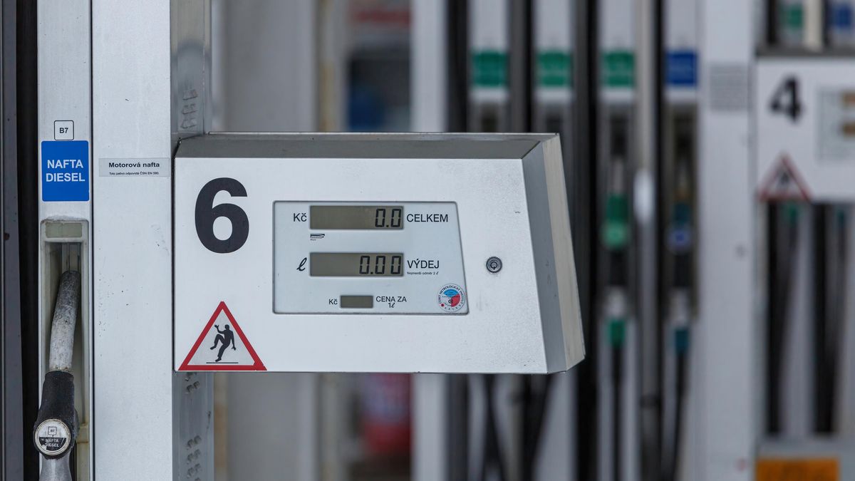 Žalobu na cenové stropy u nafty projedná soud veřejně