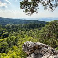 … vyhlídkou na Karlštejn.