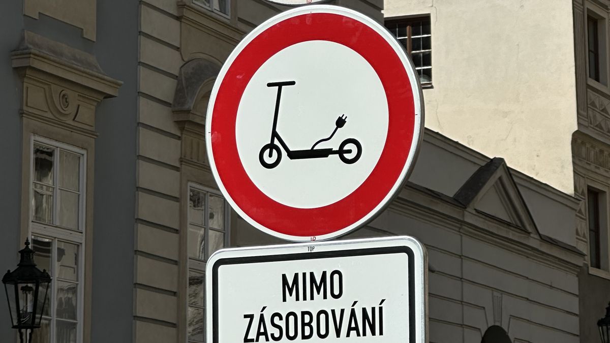 „Akt zoufalství.“ V Praze vznikla nová značka, zakazuje vjezd koloběžkám