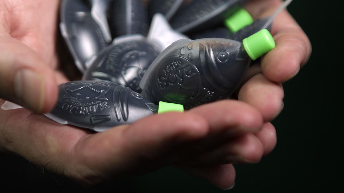 Jižní Austrálie zakáže populární rybí lahvičky na sójovou omáčku