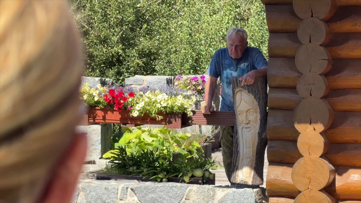 Jako Kutnohorská sekta. Novinářka líčí příběhy lidí, jež věřili konspirátorovi