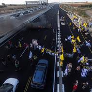 Zesílilo poté, co vláda premiéra Benjamina Netanjahua schválila plán nové ofenzivy proti městu Gaza, jež označuje za „poslední baštu Hamásu“.