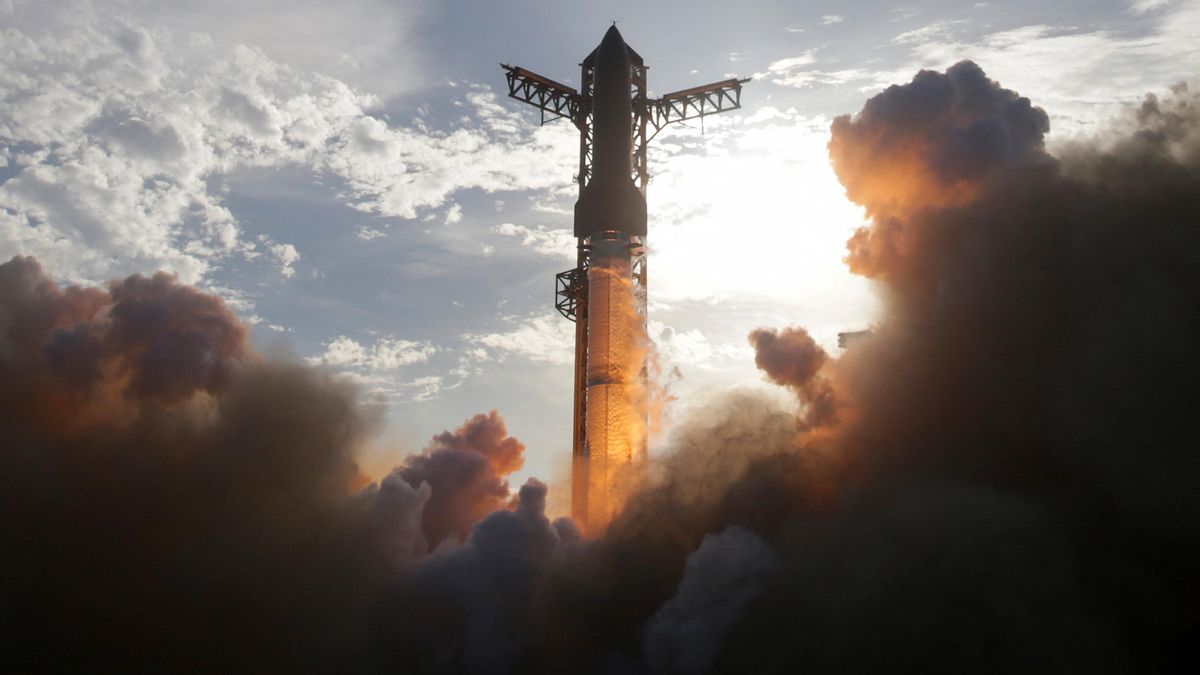 Kosmická loď Starship po zkušebním letu podle plánu dopadla do oceánu