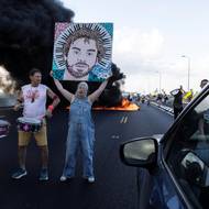 Připomeňme, že volání po uzavření příměří s Hamásem, jež by vedlo k propuštění zadržovaných, zní už řadu měsíců.