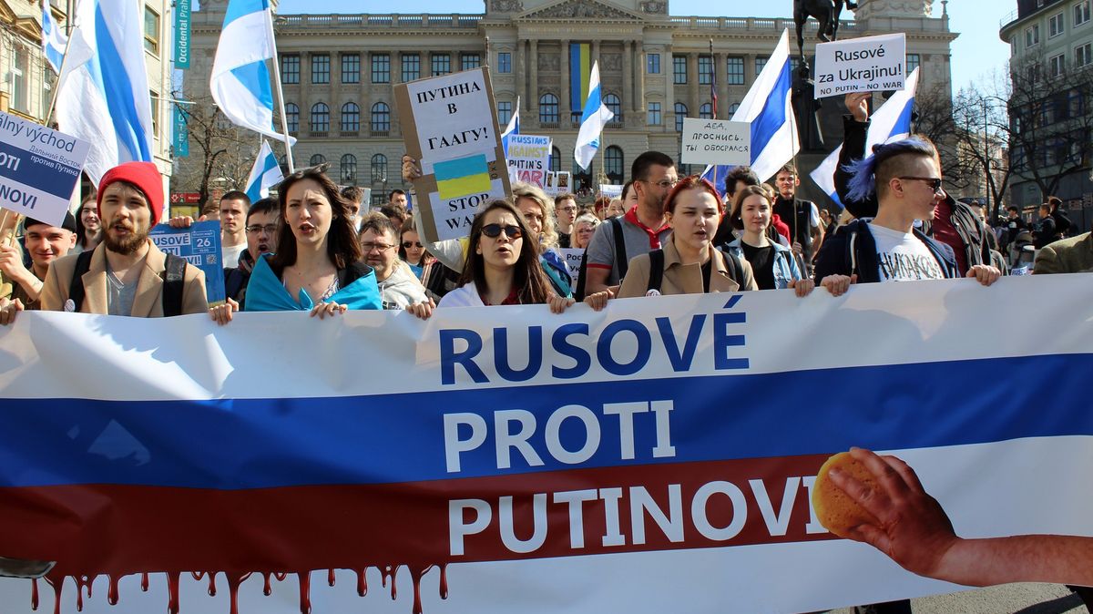 Rusové v Česku: Češi by chtěli, abychom měli na čele, že nenávidíme Putina