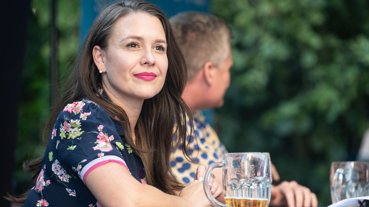 Žižkovský bar i spřátelená televize. Kdo je „Gabana“, která uklízí po Turkovi