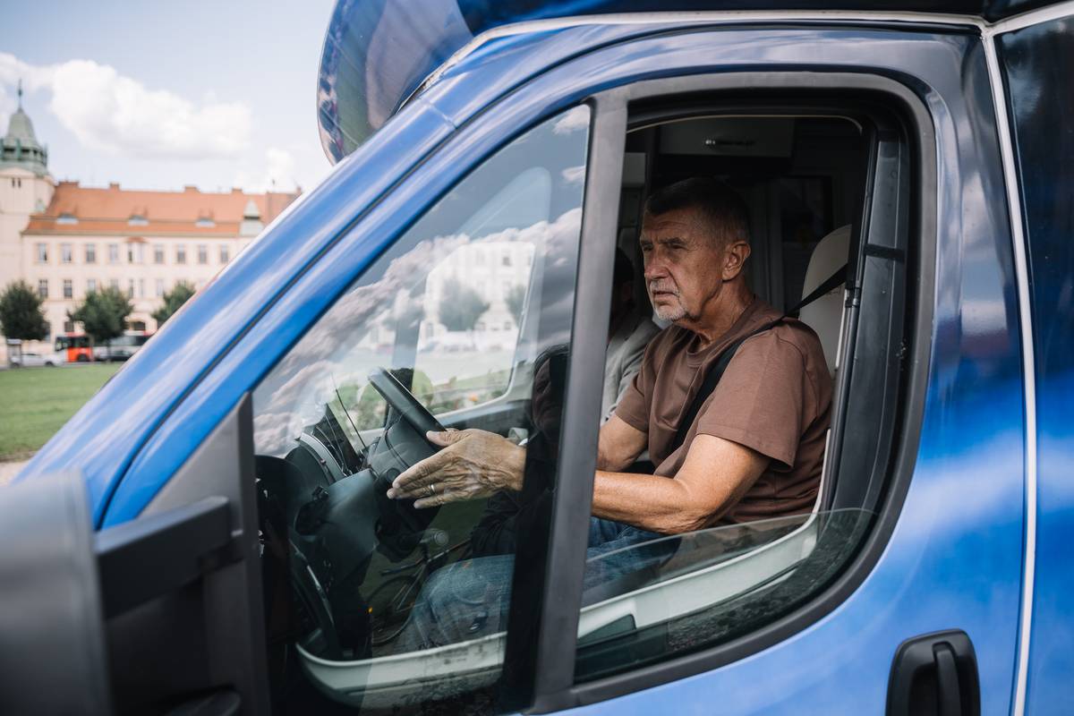 Andrej Babiš z hnutí ANO si odskočil na kampaň v Ústeckém kraji. Dosud se věnoval hlavně svému Moravskoslezskému kraji, kde vede kandidátku do sněmovních voleb. Má za sebou ale už i výjezdy na Karlovarsku.