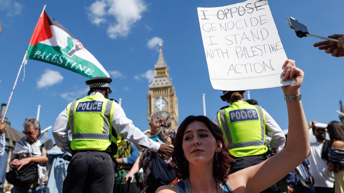 Při protestu na podporu Palestine Action policie v Londýně zatkla přes 150 lidí