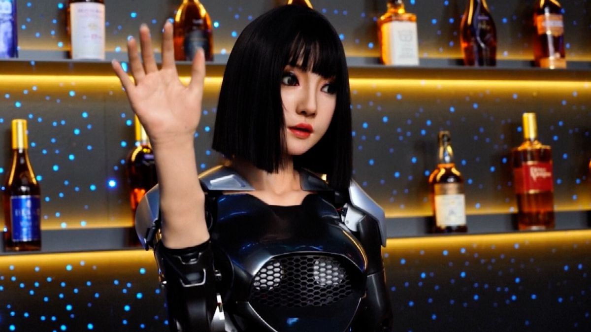 Čína znovu přepisuje učebnice. Otevřela první obchod s humanoidními roboty