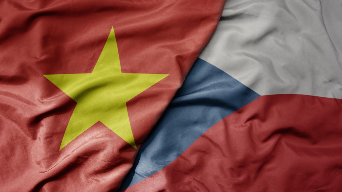 Fiala s Babišem bojují o hlasy Vietnamců. Ti ale často volit nemůžou