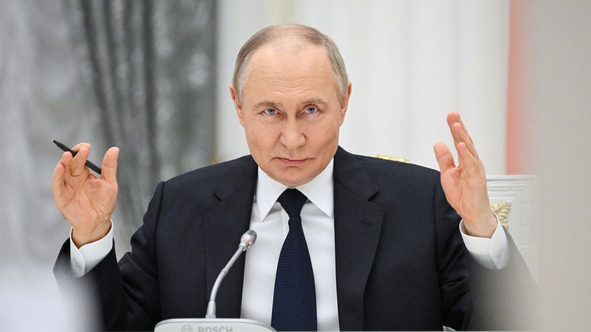 Výsměch roku. Putin chráněný americkými vojáky