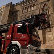 Podle vedení katedrály požár nejvíce postihl tři vedlejší kaple, nad jednou z nich se zřítila střecha. Odhady uvádějí, že požár zasáhl méně než procento celkové rozlohy katedrály.