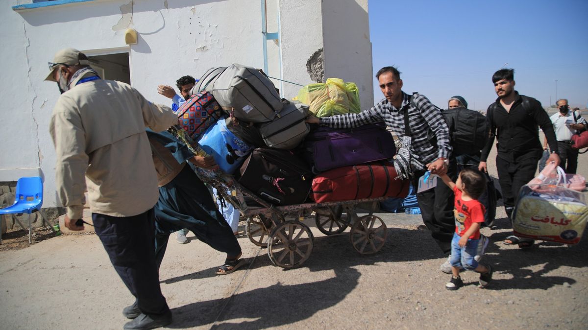 Nepohodlní Afghánci. Írán je vyhání a viní ze špionáže pro Izrael