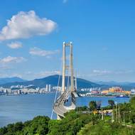 Most I Sun-sina na jihu Jižní Koreje se otevřel v roce 2012. Rozpětí mezi jeho pilíři je 1545 metrů.