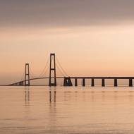 Nejdelší úsek mostu přes Velký Belt bez podpěry měří 1624 metrů.