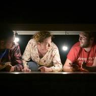 Divadlo Radar z pražských Holešovic uvedlo zběsilou komedii Tomáše Dianišky Encyklopedie akčního filmu.