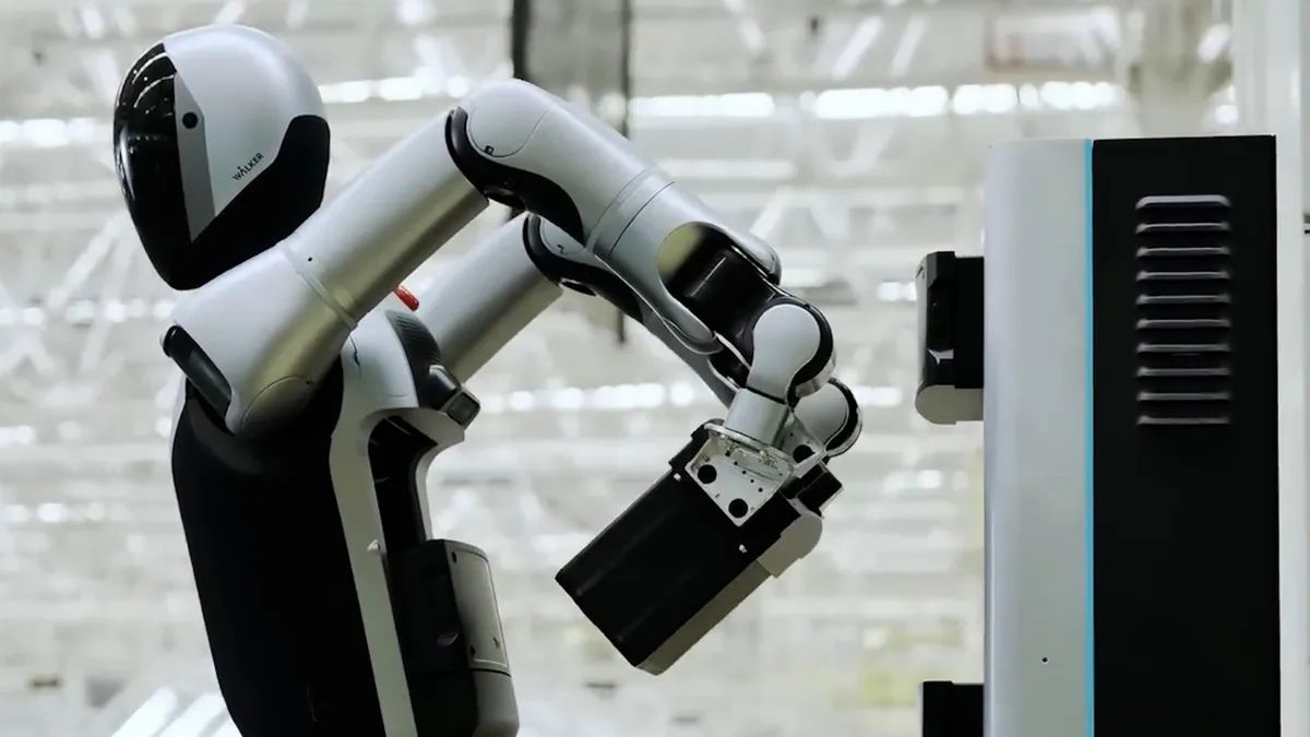 Ani chvíli oddechu. Humanoid z Číny si umí sám vyměnit baterii