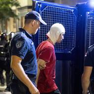 Protivládní protesty proti Vučićovi přitáhly statisíce lidí. V poslední době začali prezidentovi přívrženci pořádat protidemonstrace, což vyvolalo obavy z propuknutí násilí.