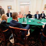 Momentka z ukrajinského velvyslanectví. Ještě před očekávanou schůzkou s Donaldem Trumpem se ale na ukrajinském velvyslanectví sešel s evropskými lídry, kteří ho na jednání doprovázejí.